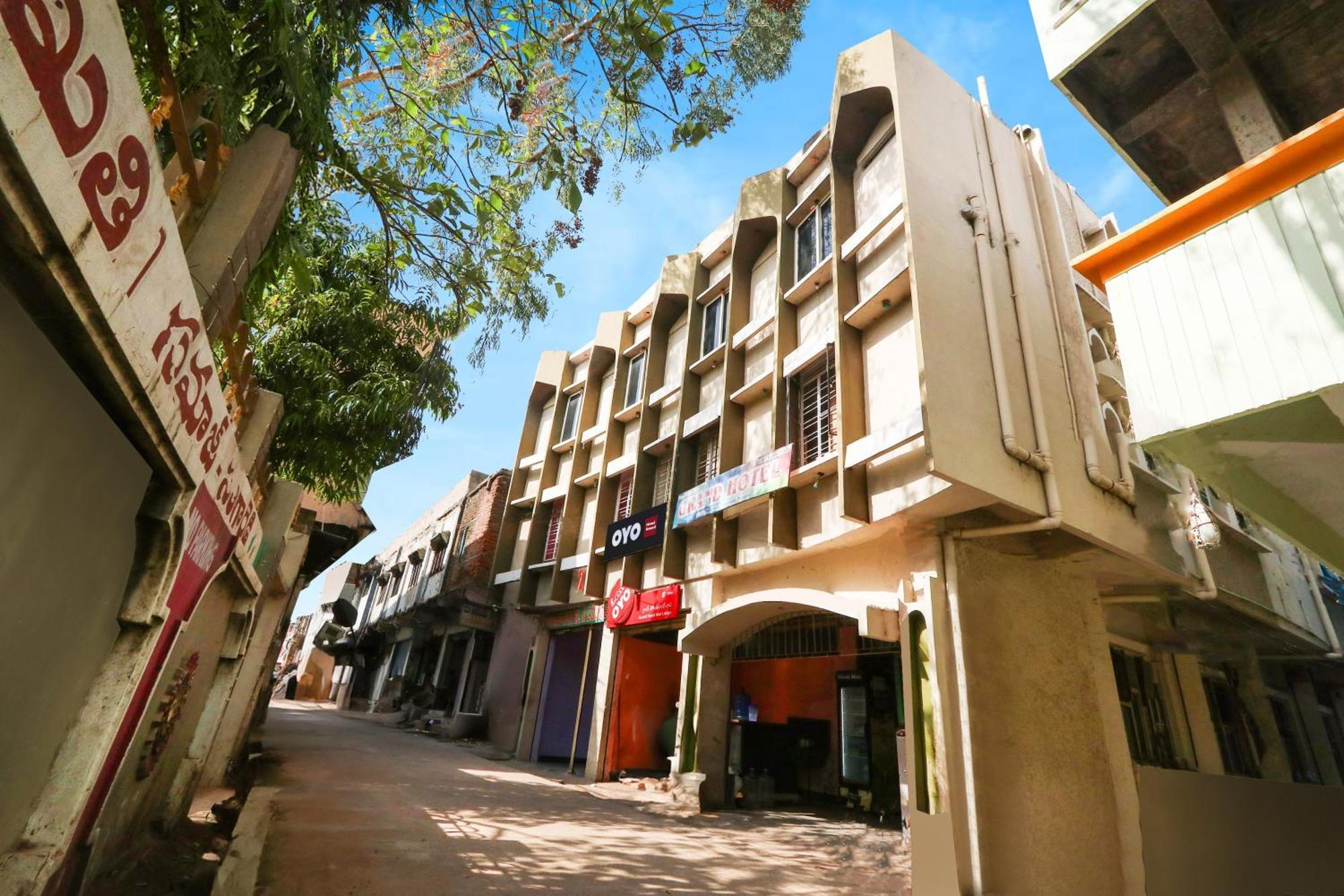 OYO 71906 Grand Hotel And Lodge Sangareddy Exterior foto