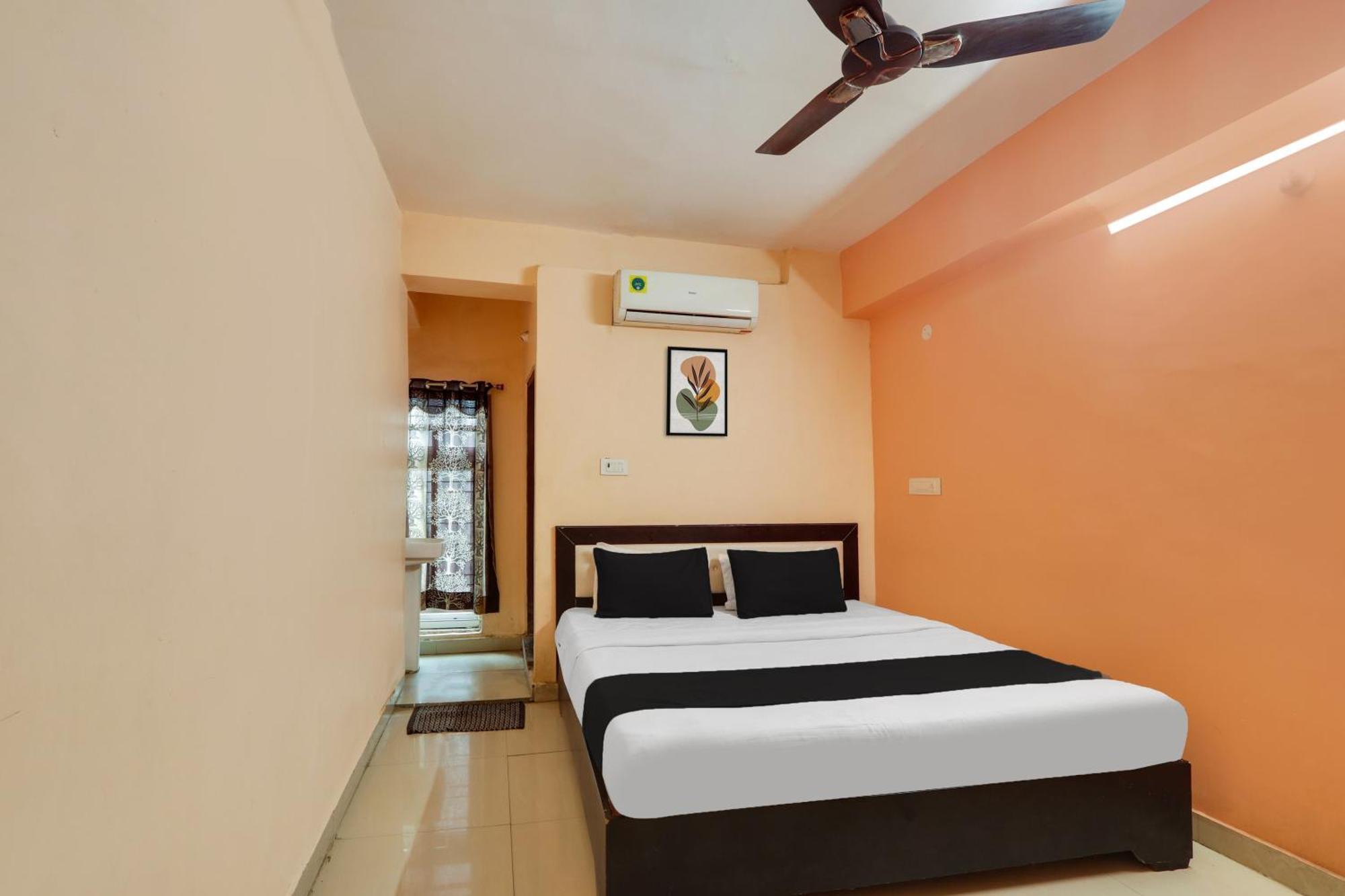 OYO 71906 Grand Hotel And Lodge Sangareddy Exterior foto