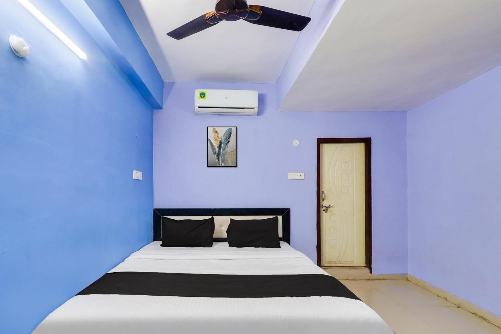 OYO 71906 Grand Hotel And Lodge Sangareddy Exterior foto