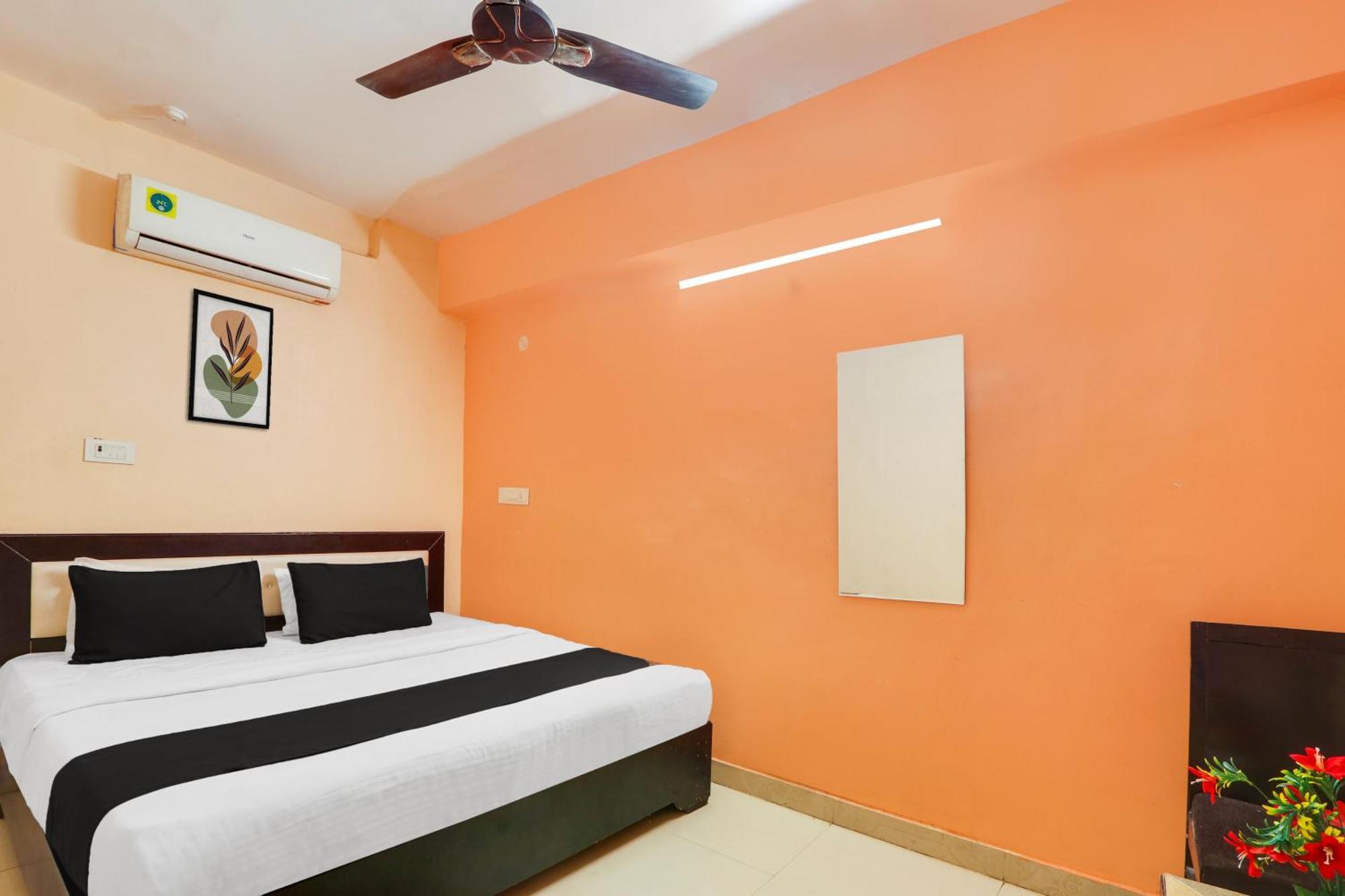 OYO 71906 Grand Hotel And Lodge Sangareddy Exterior foto