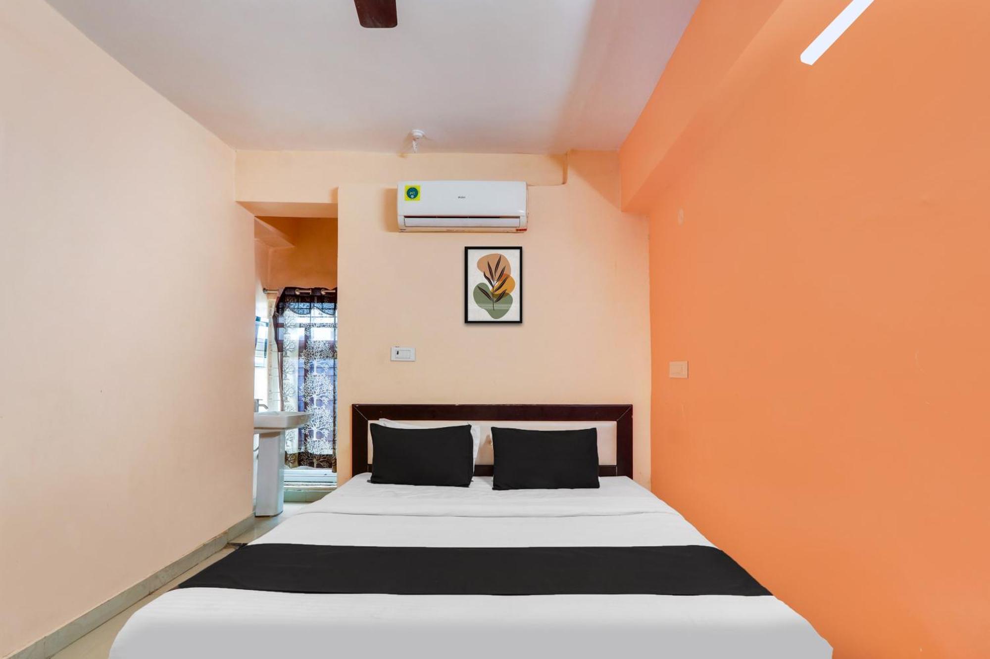 OYO 71906 Grand Hotel And Lodge Sangareddy Exterior foto