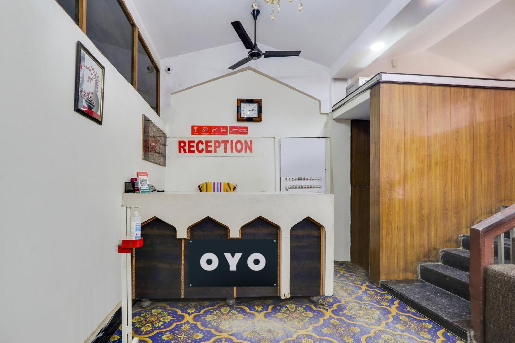 OYO 71906 Grand Hotel And Lodge Sangareddy Exterior foto