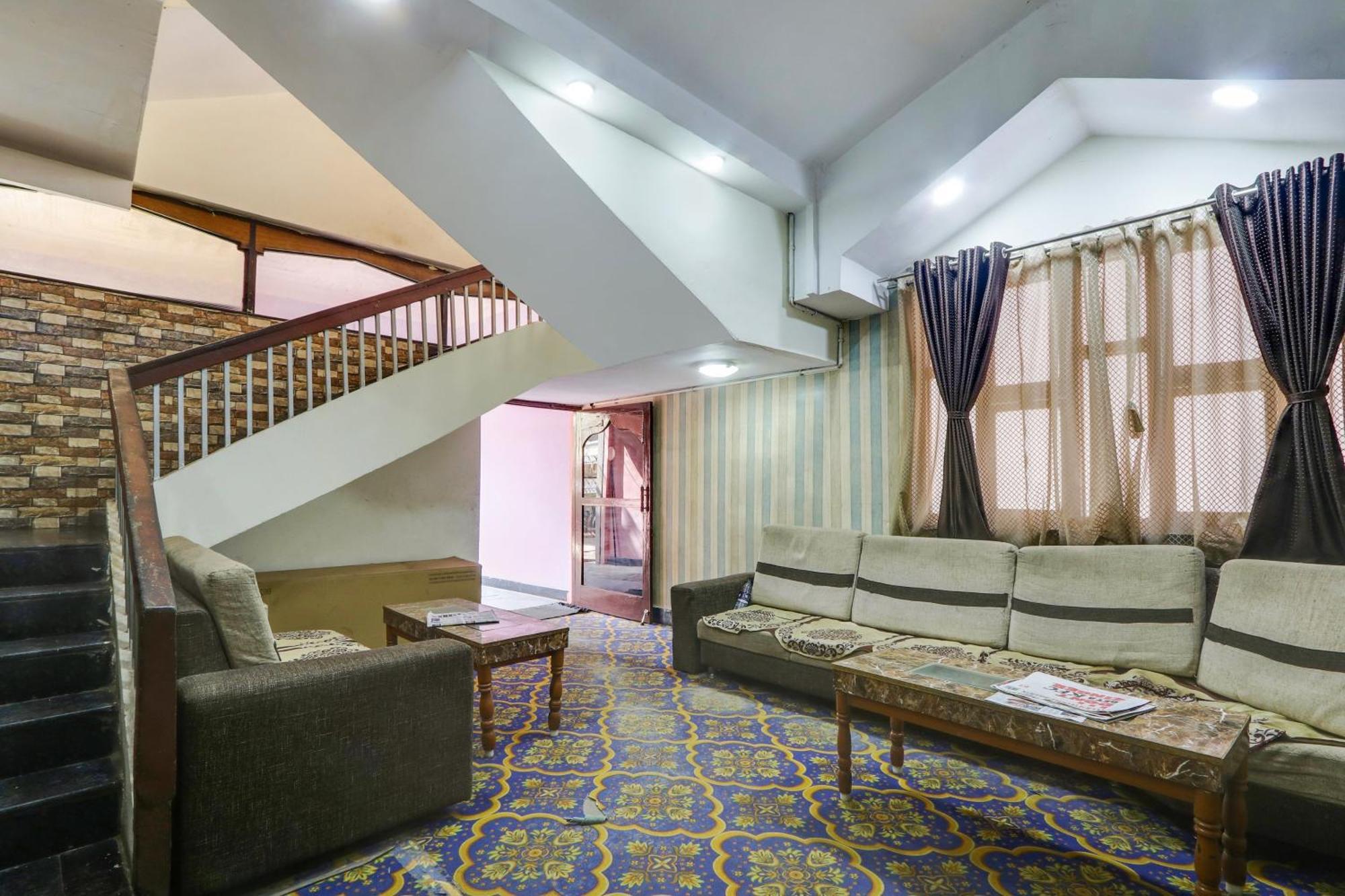 OYO 71906 Grand Hotel And Lodge Sangareddy Exterior foto