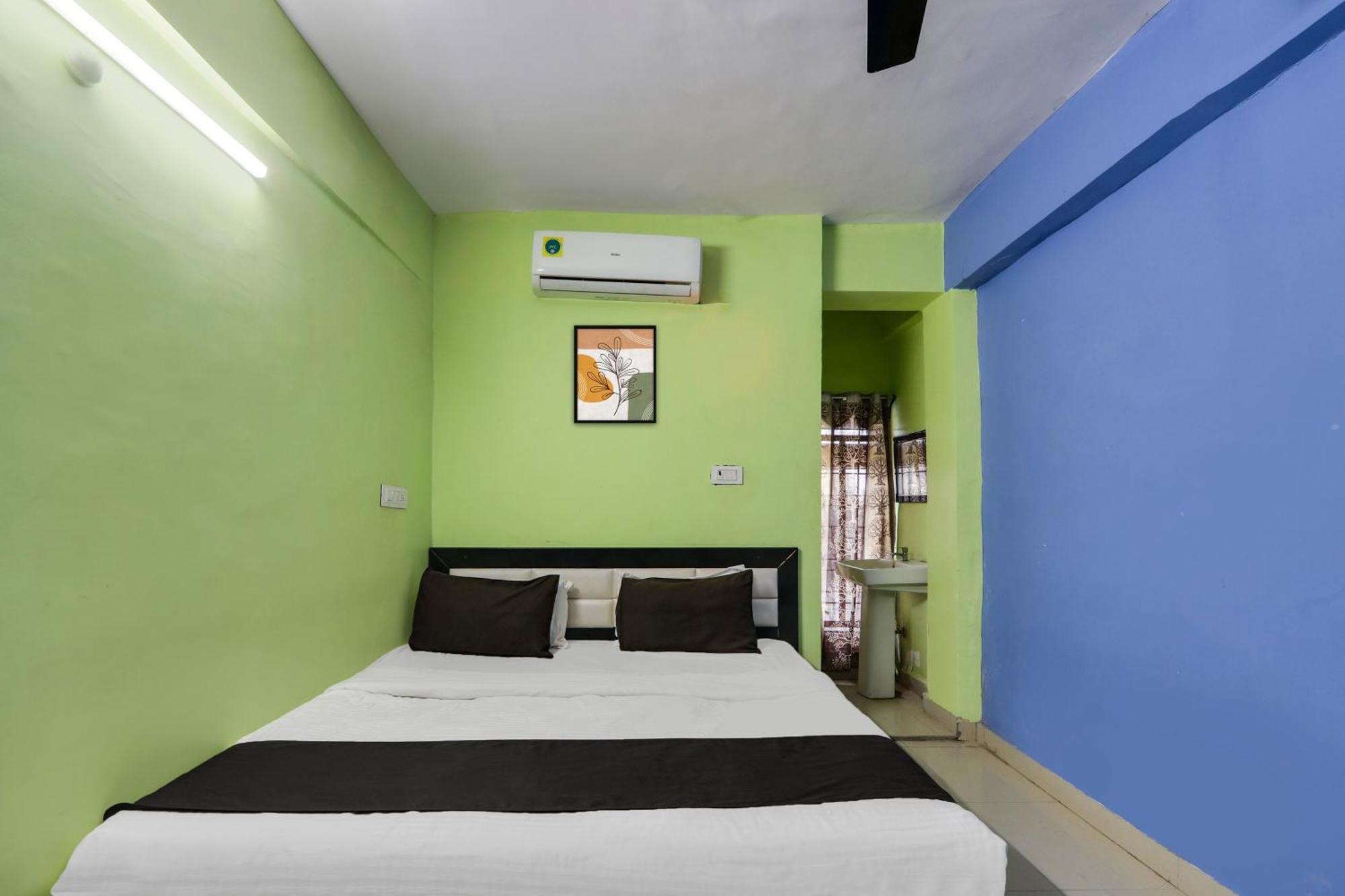 OYO 71906 Grand Hotel And Lodge Sangareddy Exterior foto