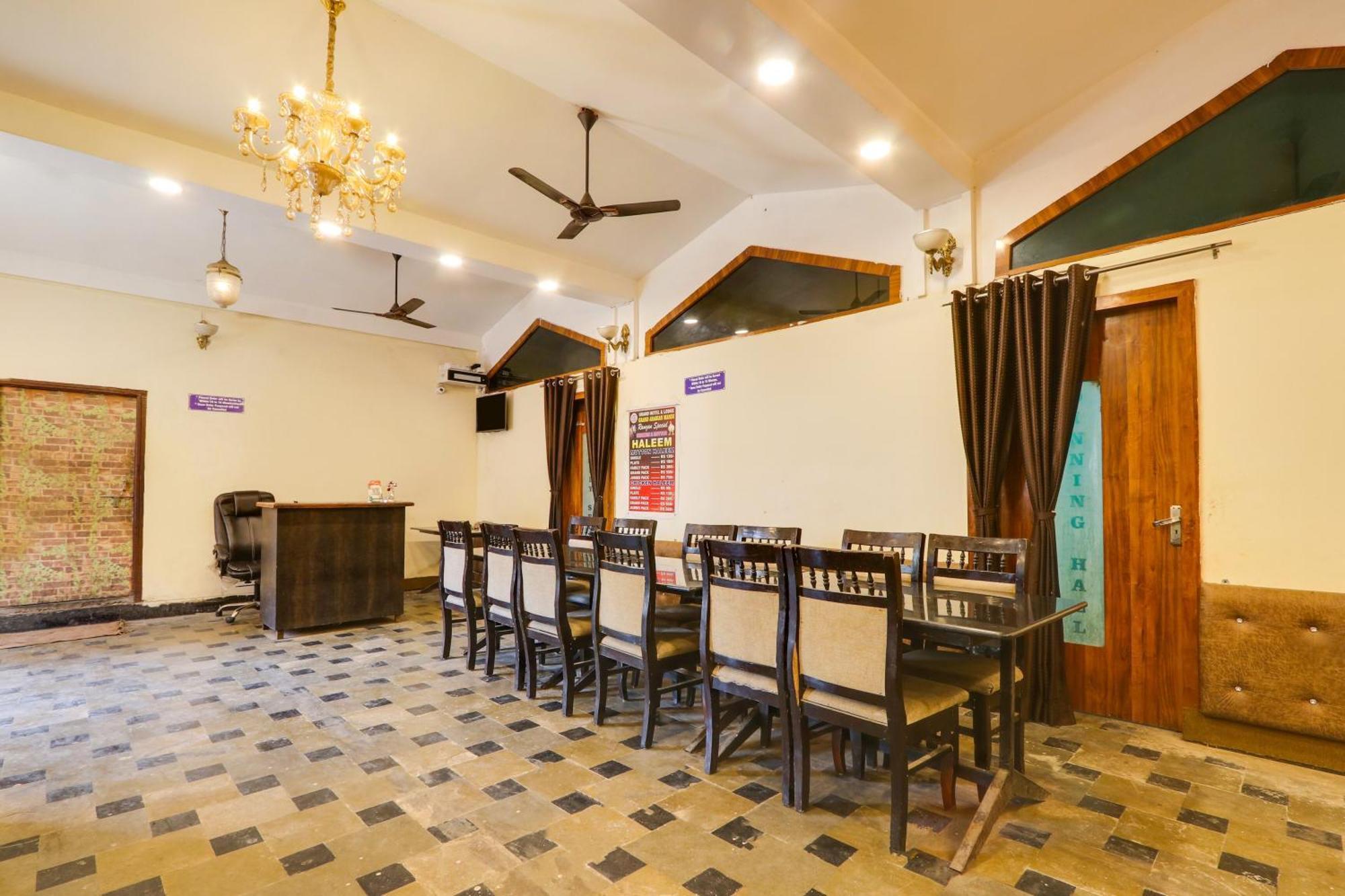 OYO 71906 Grand Hotel And Lodge Sangareddy Exterior foto