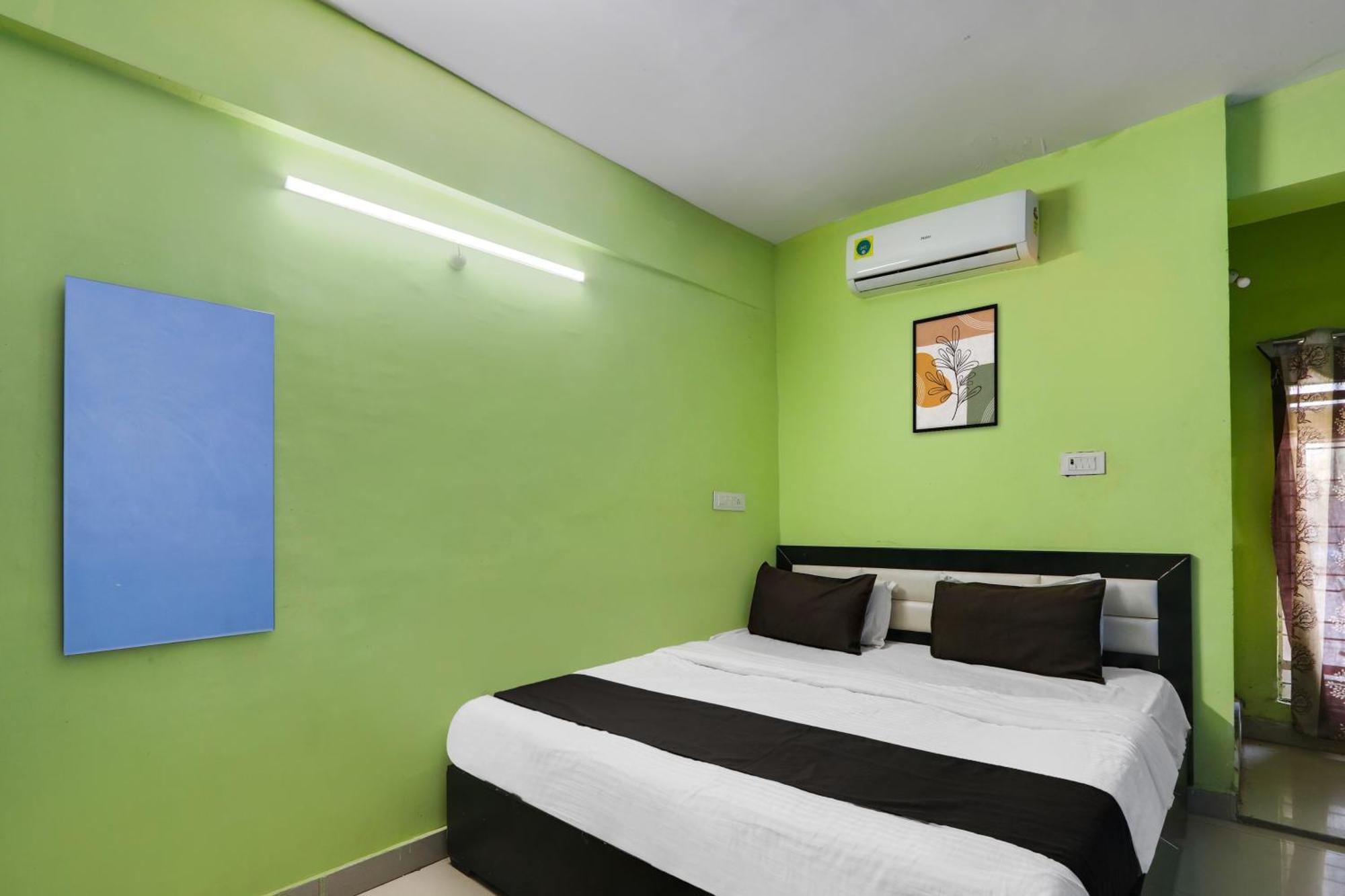 OYO 71906 Grand Hotel And Lodge Sangareddy Exterior foto
