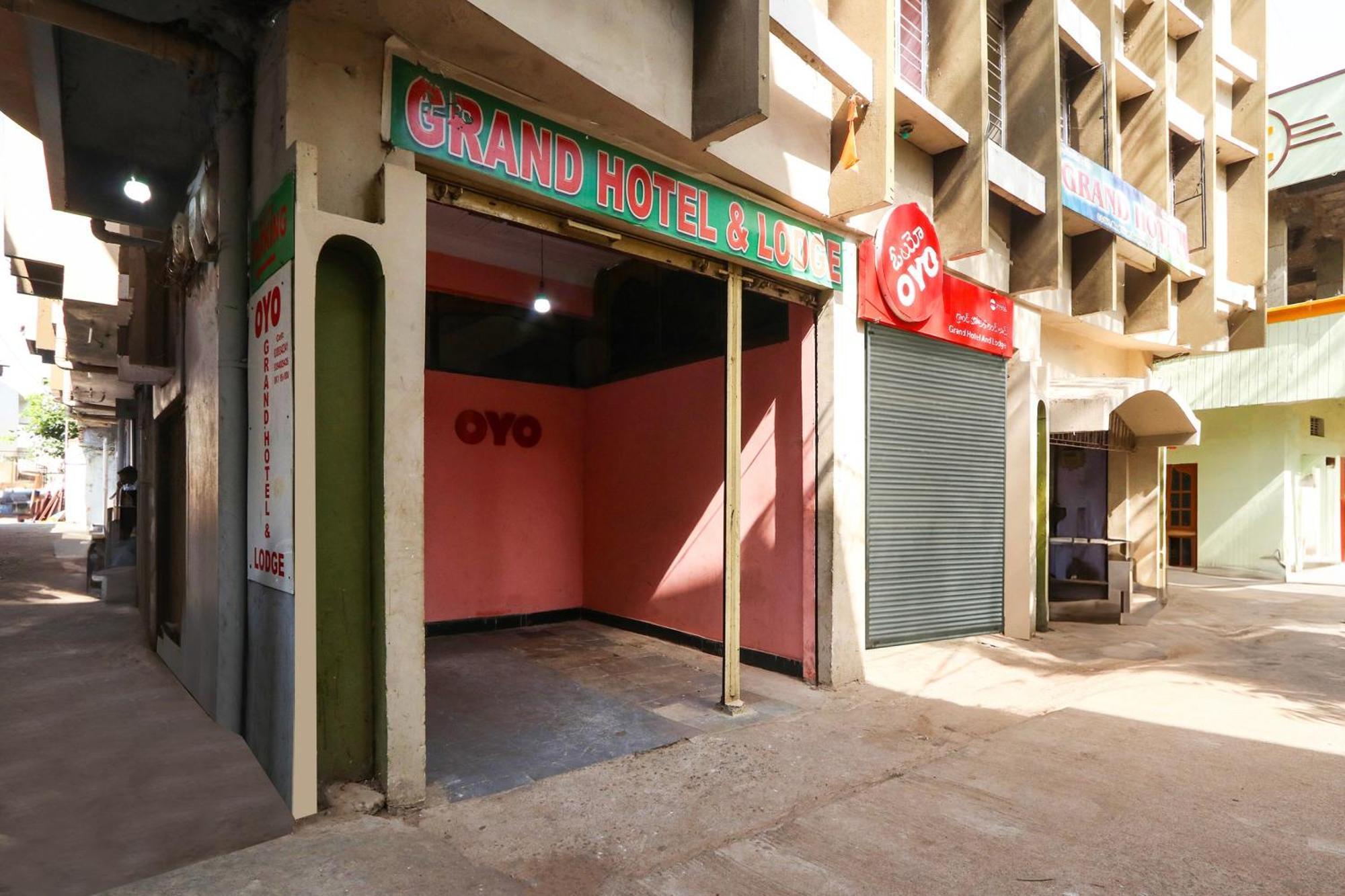OYO 71906 Grand Hotel And Lodge Sangareddy Exterior foto