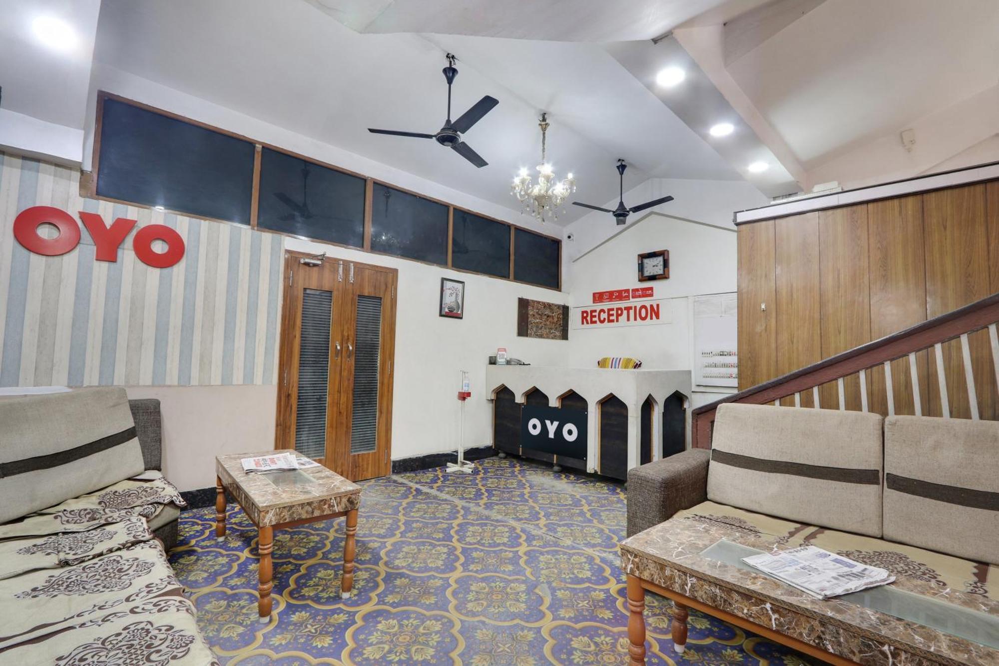OYO 71906 Grand Hotel And Lodge Sangareddy Exterior foto